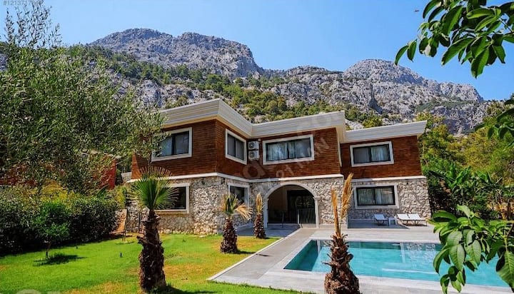ÖZel Havuzlu,  5+1  Luxury Villa - Antalya