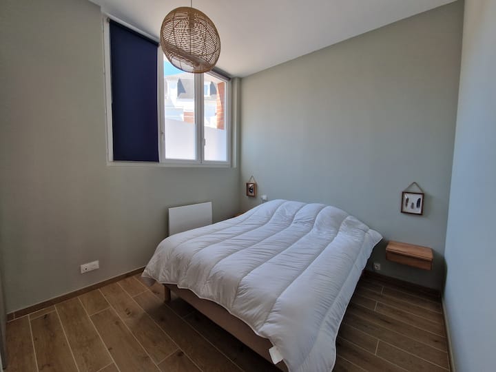 საწოლი 160x200 სმ
საბანი 240 × 220
2 ბალიში

ფანჯრის ჟალუზები 