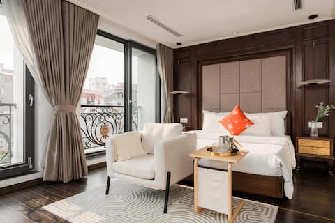 City Center Stunning 120m2 2BR Apt| 24/7 In| Lift