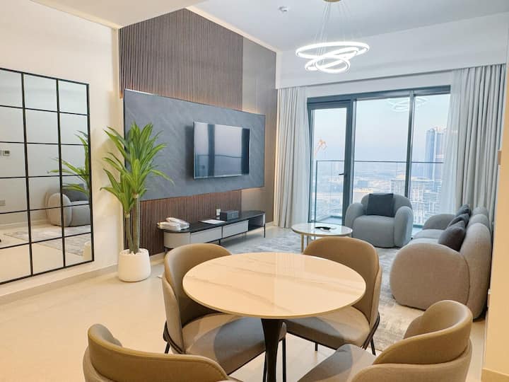Stylish & Comfy Downtown Oasis: Views - Pool - Gym - Dubái