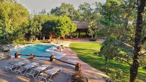 Anuncio de Airbnb popular: Casa del Bosque en Candeleda