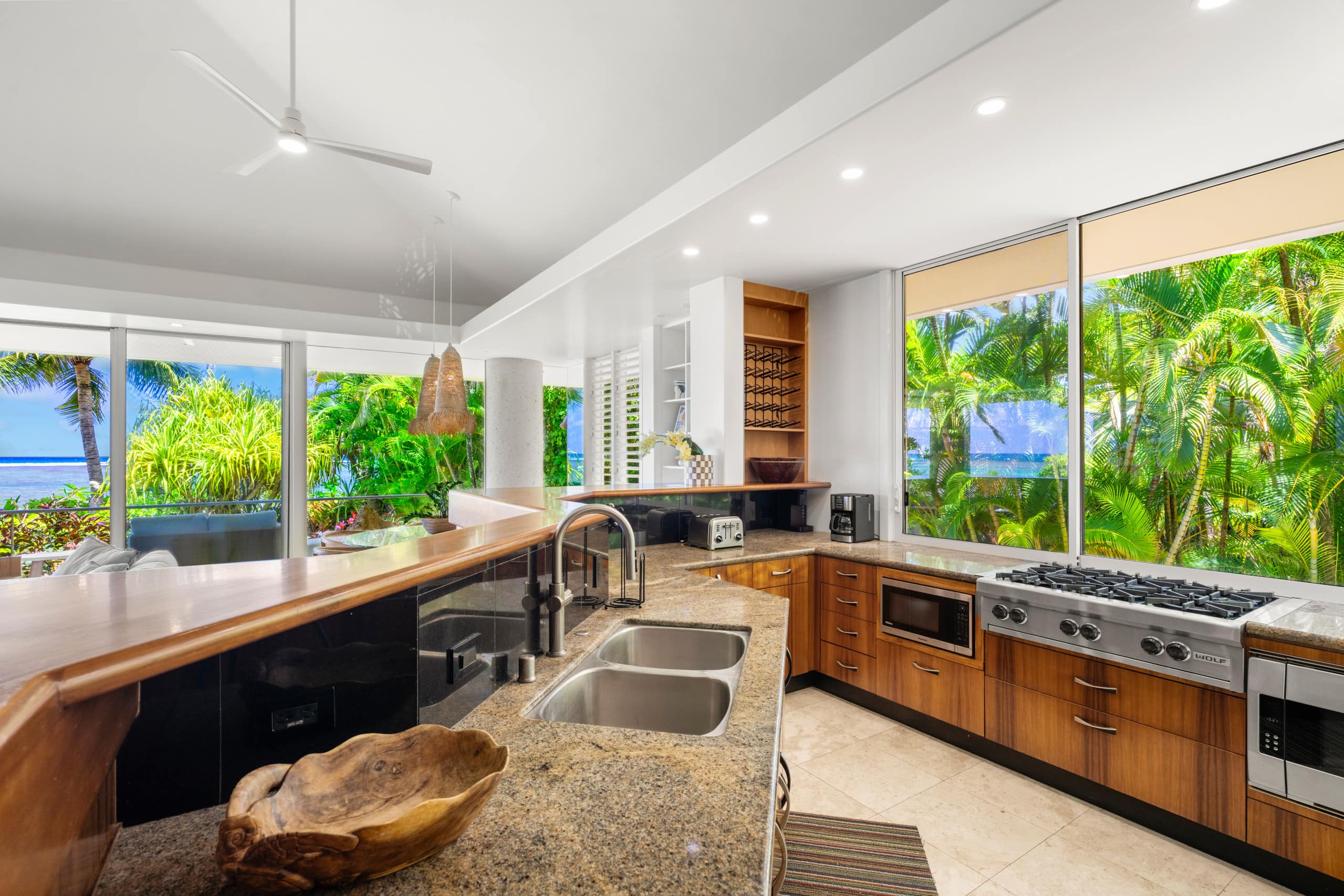 Home in Kilauea · ★4.87 · 3 bedrooms · 5 beds · 3 baths - Image 3