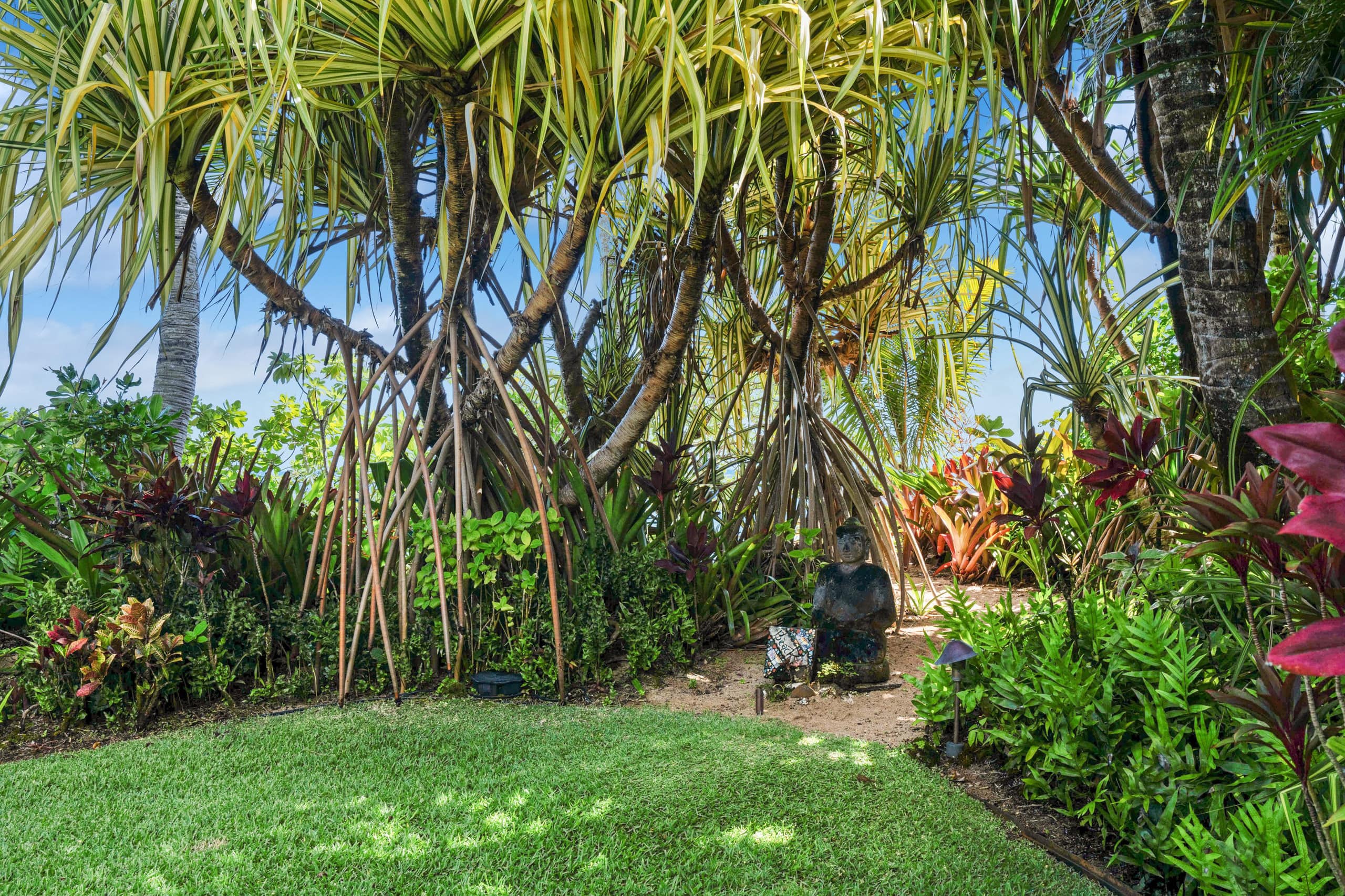 Home in Kilauea · ★4.87 · 3 bedrooms · 5 beds · 3 baths - Image 25