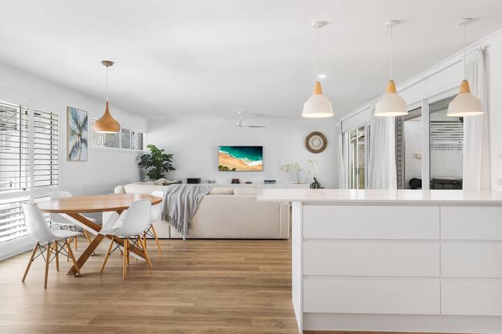 Noosa Coastal Gem at Sunrise gallery image 3