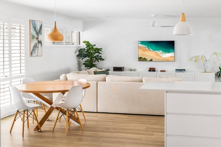 Noosa Coastal Gem at Sunrise gallery image 2