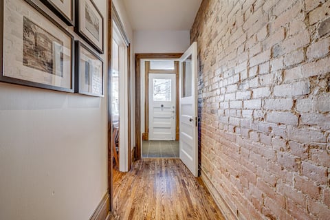 Successful Airbnb property: Superhost's Trinity Bellwoods century home in Spadina—Fort York
