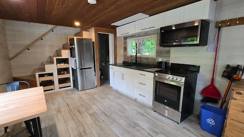 Top performing Airbnb: Rustic micro chalet Le Héron in Saint Alexis Des Monts