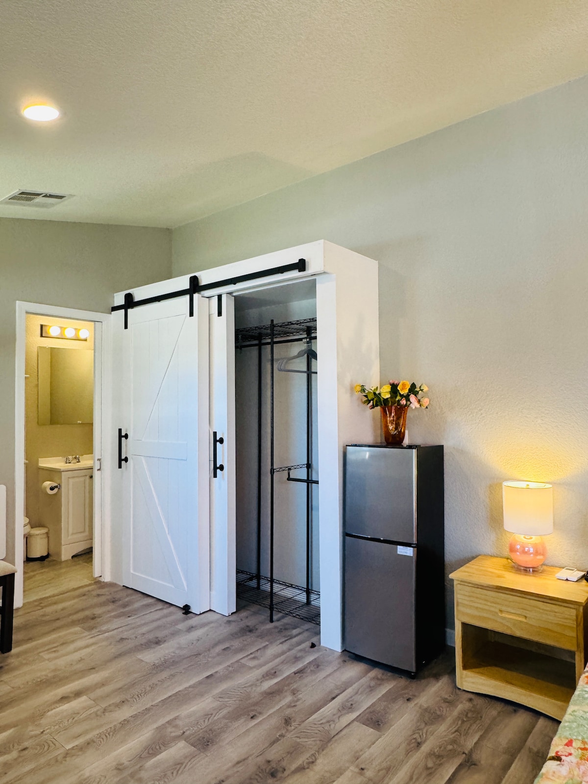 Modern Guest Studio