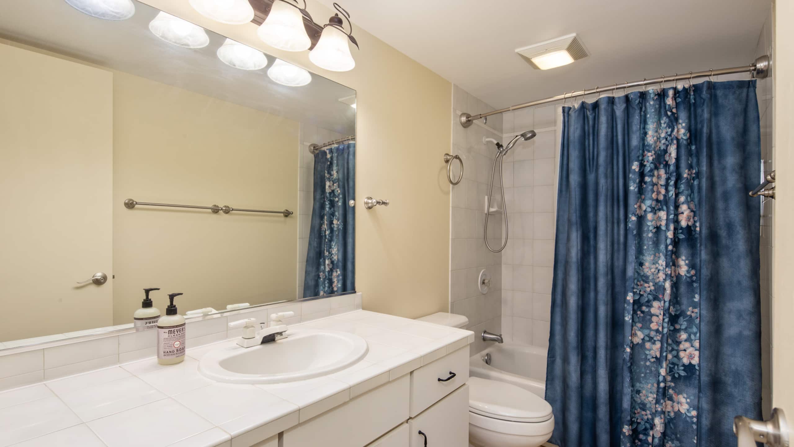 Garden condo, resort amenities! - Photo 14