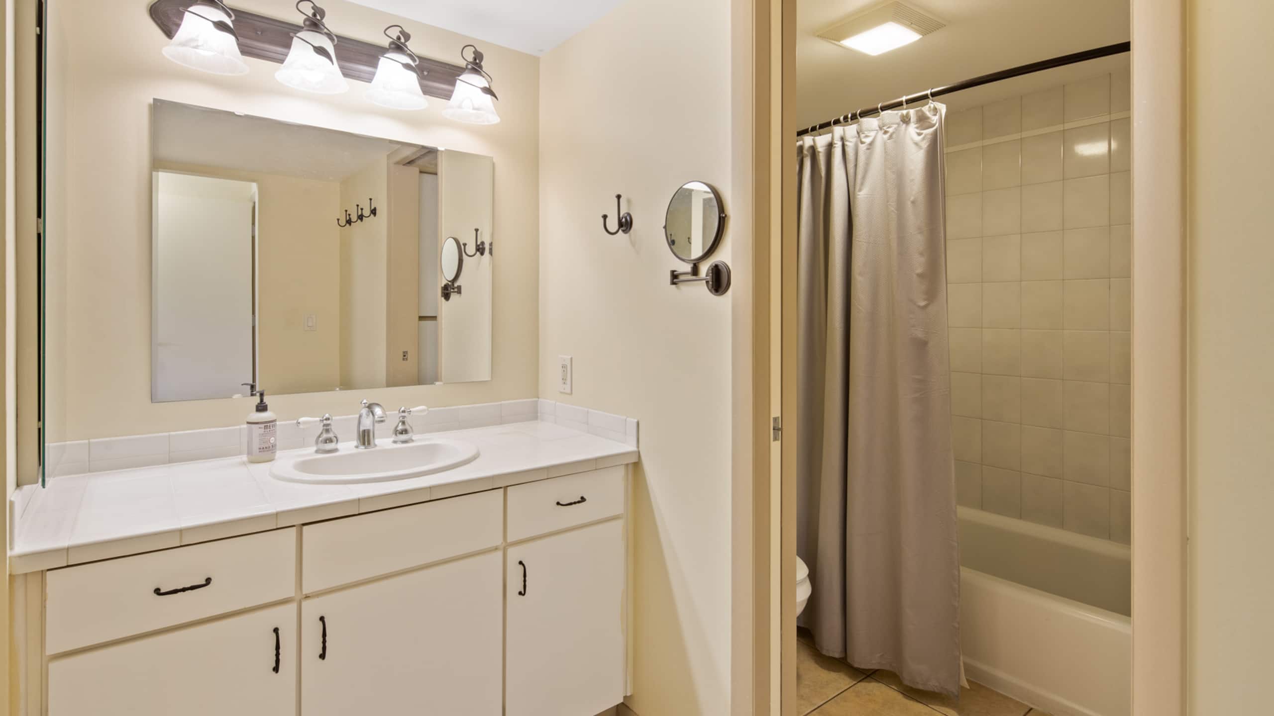 Garden condo, resort amenities! - Photo 15