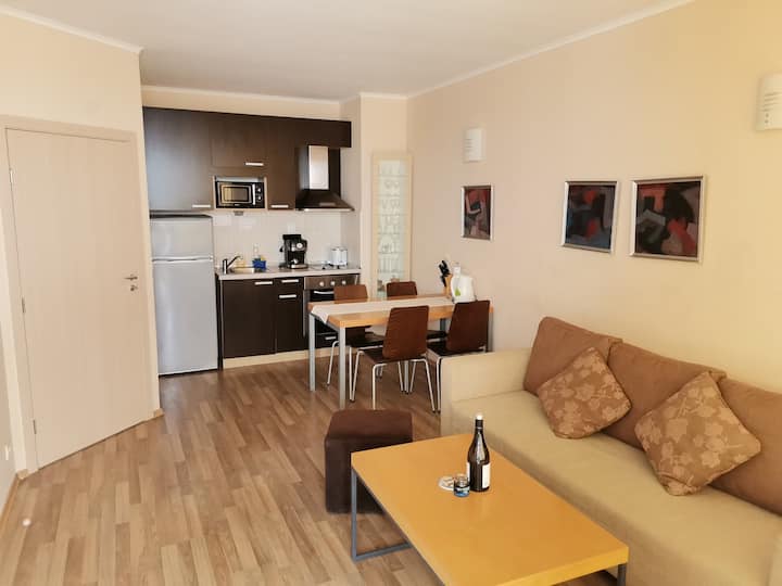 Всекидневна и кухненска част.