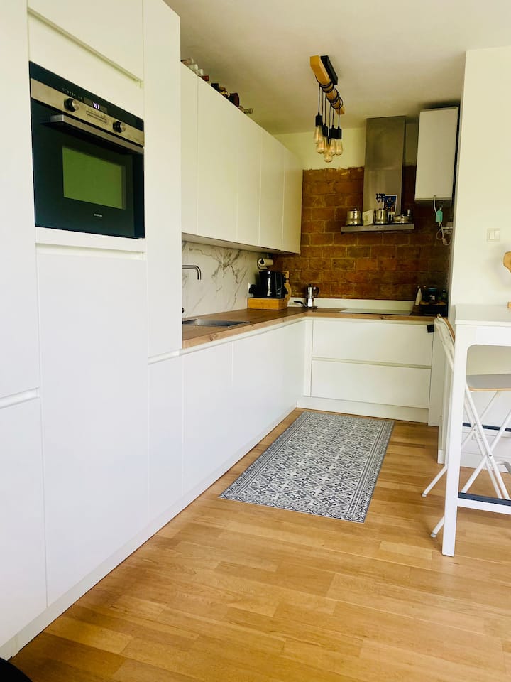 Cozy Studio With Balcony  
20m Ams- 15m Utrecht - Bussum