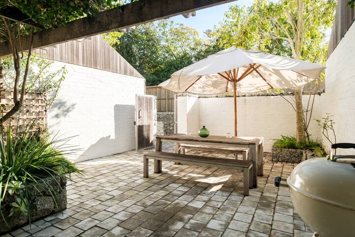 Beautiful Townhouse in Higgovale gallery image 2