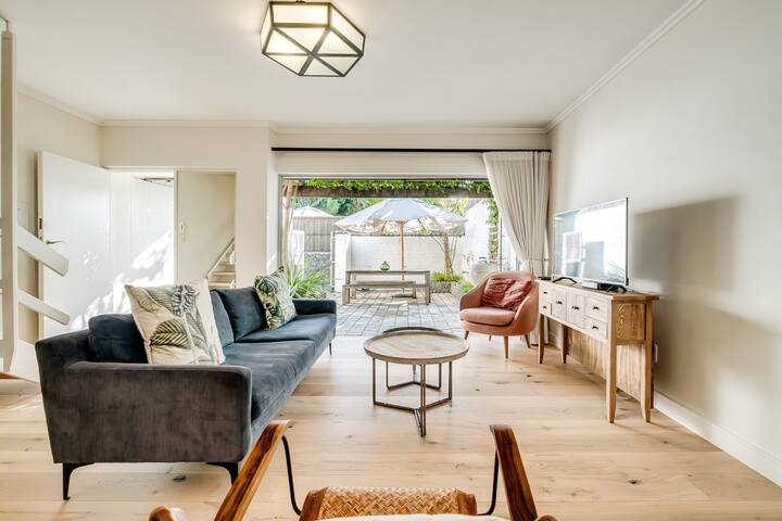 Beautiful Townhouse in Higgovale gallery image 5