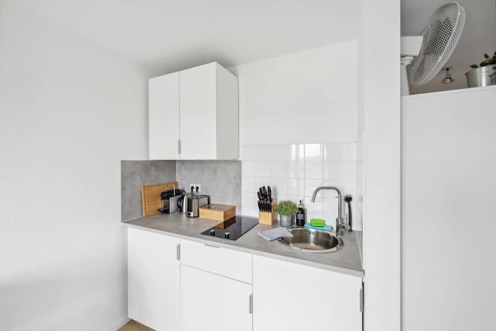 Studio With Balcony, Kitchen & Wi-fi · Go2cozy - Kaiserslautern