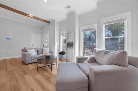 Top Airbnb: The Charcoal Chateau in Ashview Heights