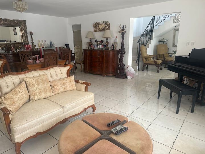 "Casa Contry" En Ubicación Privilegiada - 哥德普洛