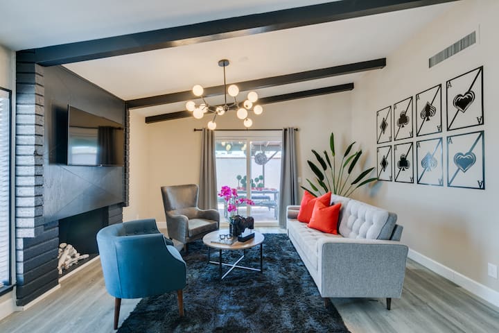 Vegas Oasis: 5B/3B, Pool & Patio, 3.2 Mi to Strip