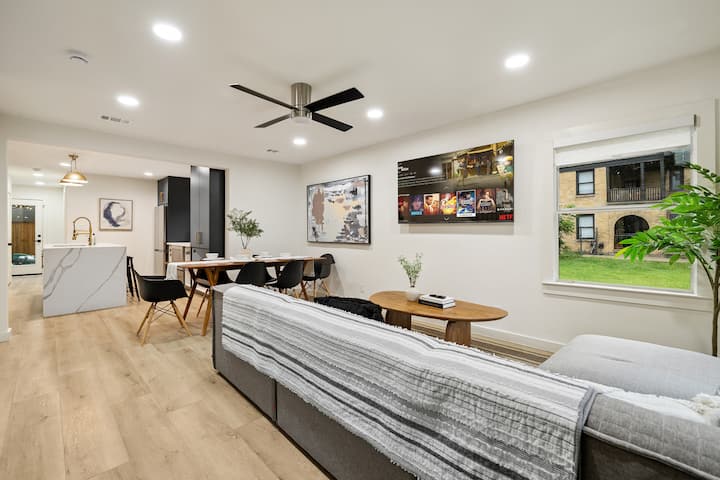 Heated Pool + Massive Backyard + Downtown Dallas! - Dallas, TX