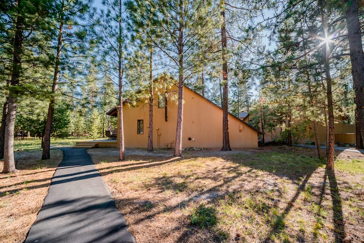 The Folklore Cabin - Sunriver, OR