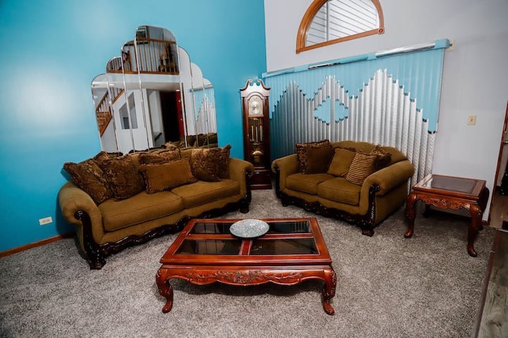 Beautiful Flossmoor Home - Homewood, IL