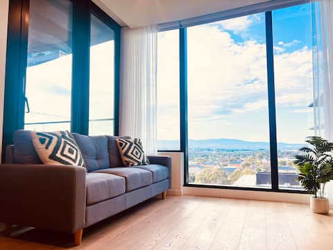 Sky garden Luxury Condo with Mount Dandenong view