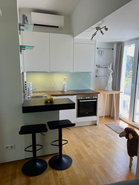 Popular Airbnb listing: Mountain-view apartment in Hötting