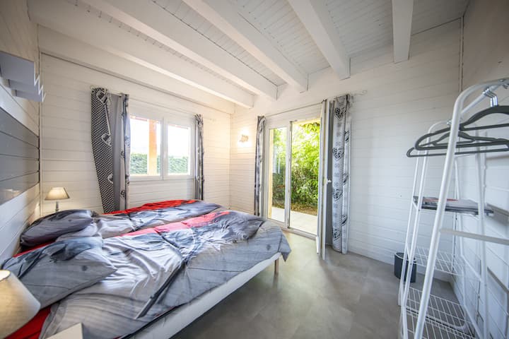 Chambre en Rez-de-chaussée avec 2 lits simples