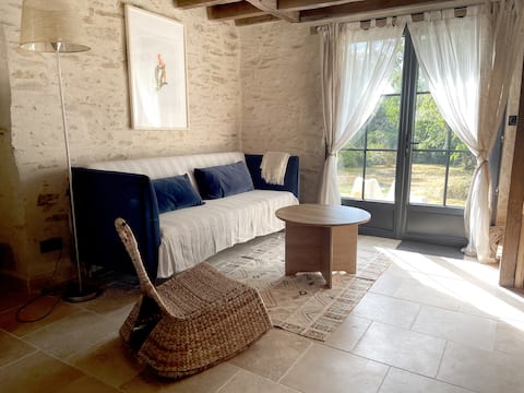 Popular Airbnb listing: Countryside Cottage in the Berry – 4 guests in Indre