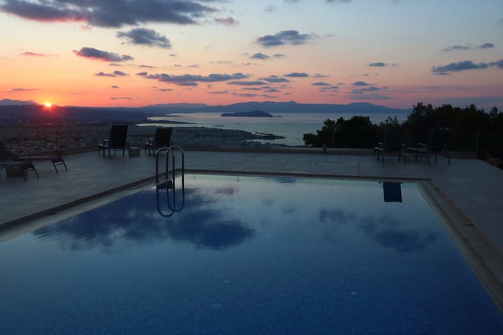 Golden Key Villa, 13 BD, private pool, sea views! gallery image 2