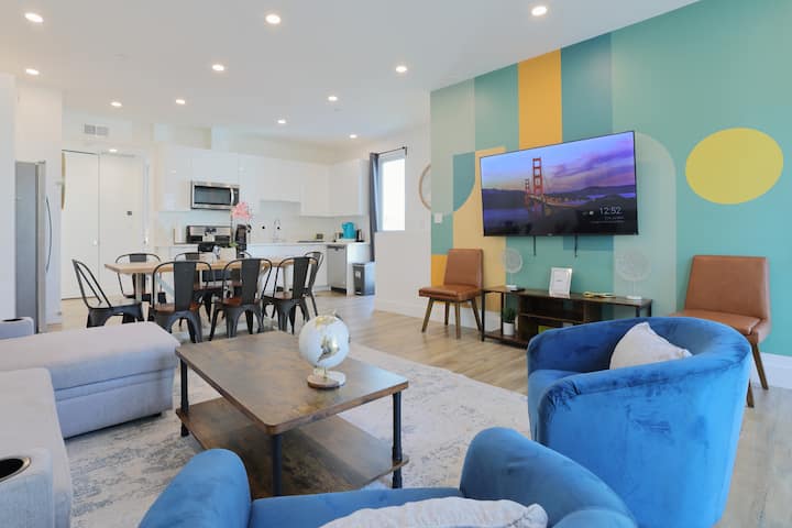 Dokonalá kombinácia pohodlia a štýlu, zvýraznená pútavou akcentovou stenou.