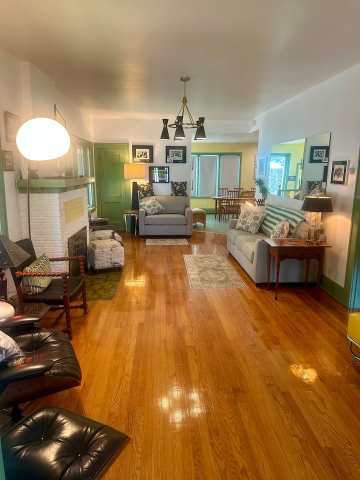 Spacious Vintage Getaway - Casper, WY