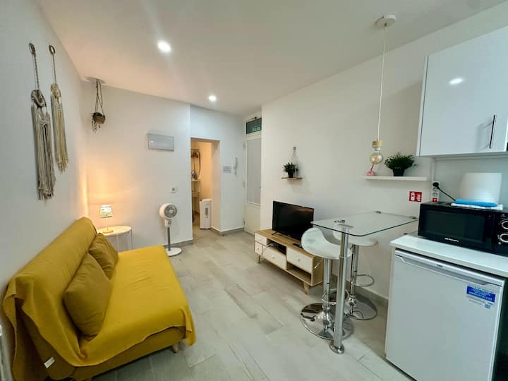 Cozy And Cute Studio In Madrid Center - Madrid