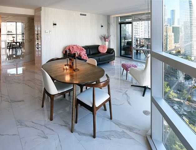 Air-Con|SteamShower|Squeak-free Beds|75″TV|Parking gallery image 2