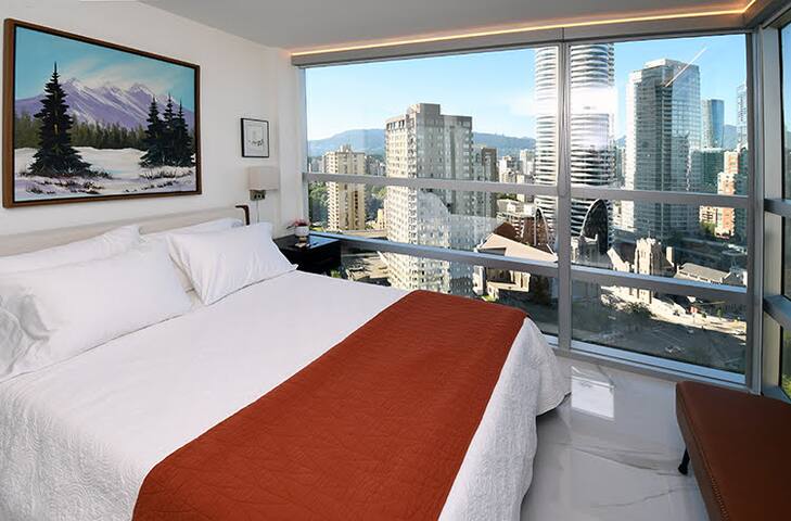 Air-Con|SteamShower|Squeak-free Beds|75″TV|Parking gallery image 5