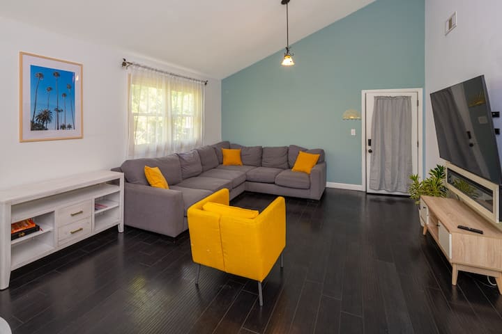 Walk To Dodgers 3br W/ Deck & Free Parking Pets Ok - Los Angeles, CA