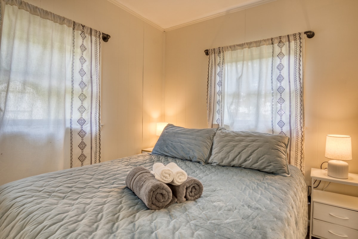 卧室内配有舒适的标准双人床！