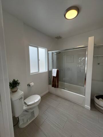 Spacious, Renovated Home in SF! gallery image 5