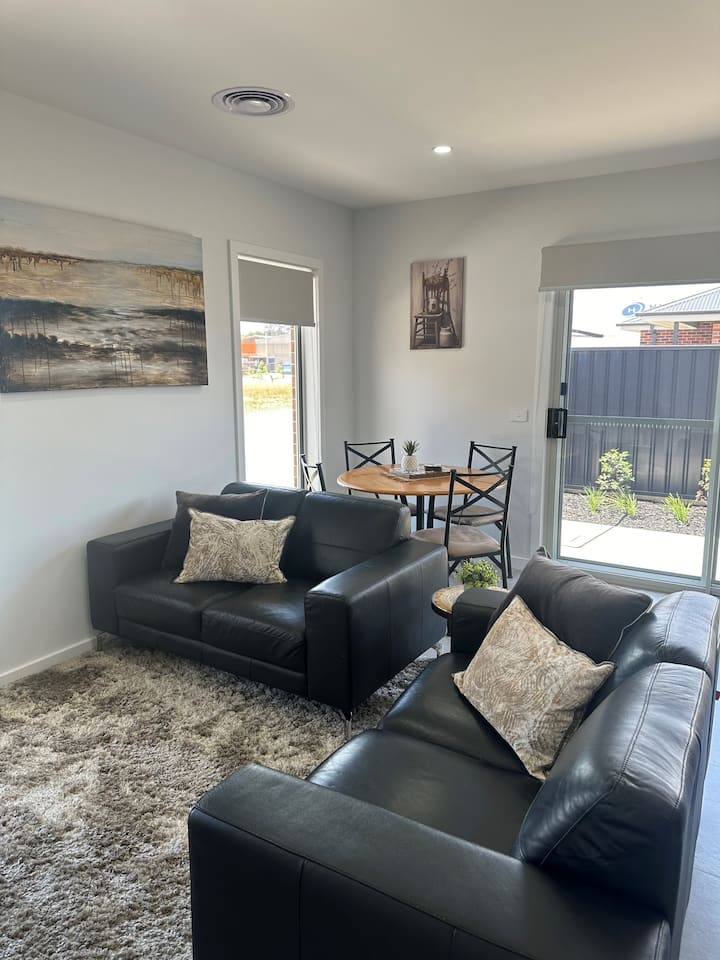 L'barza Brand New Stylish 2br - Shepparton