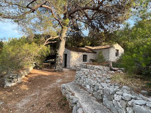 Peaceful stone house overlooking the sea