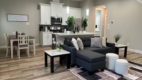 Top Airbnb: Modern 3BR in Gated Community Near Downtown in Eastex Jensen Area