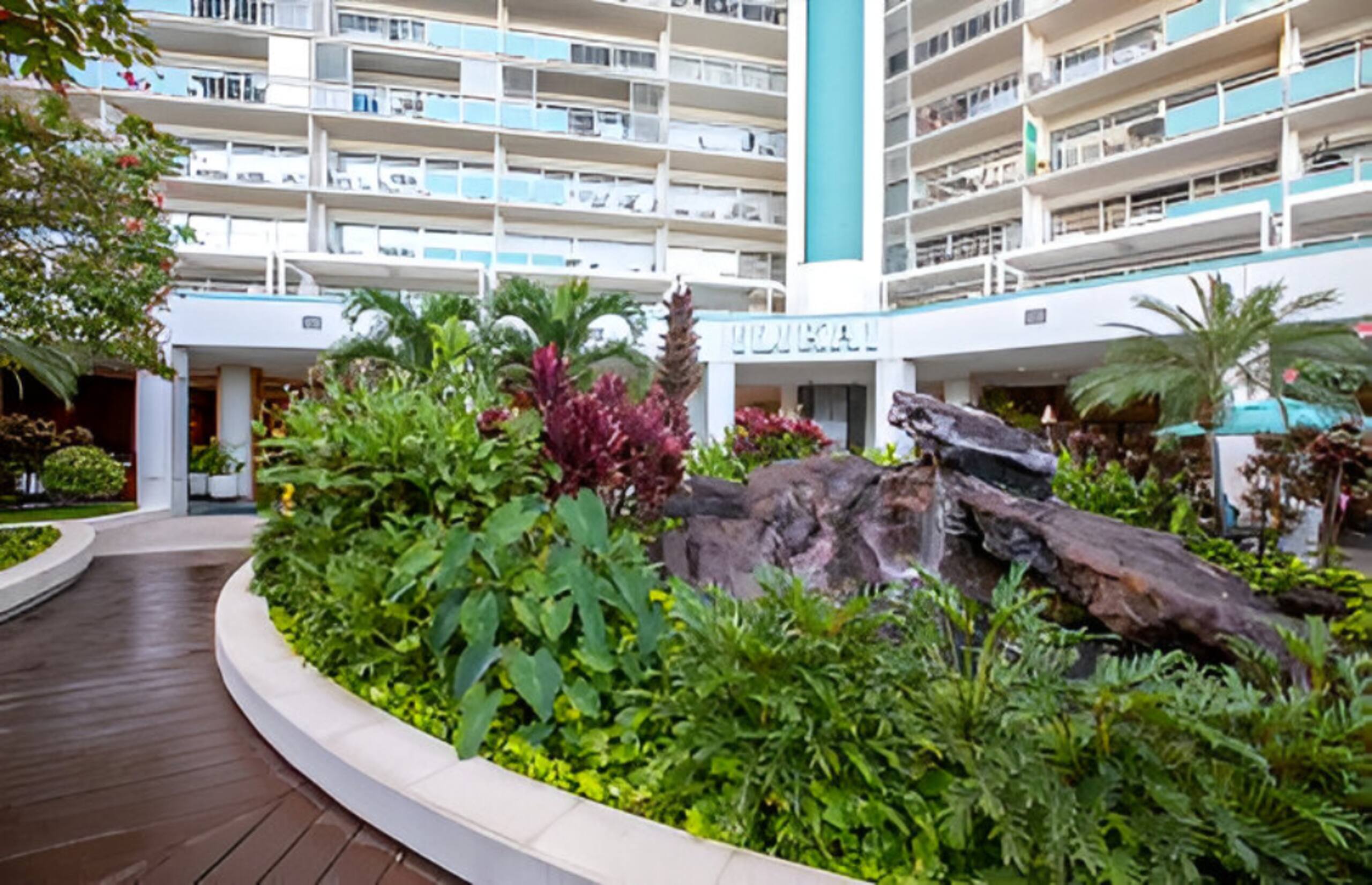 Condo in Honolulu · ★5.0 · 1 bedroom · 2 beds · 1 private bath - Image 28
