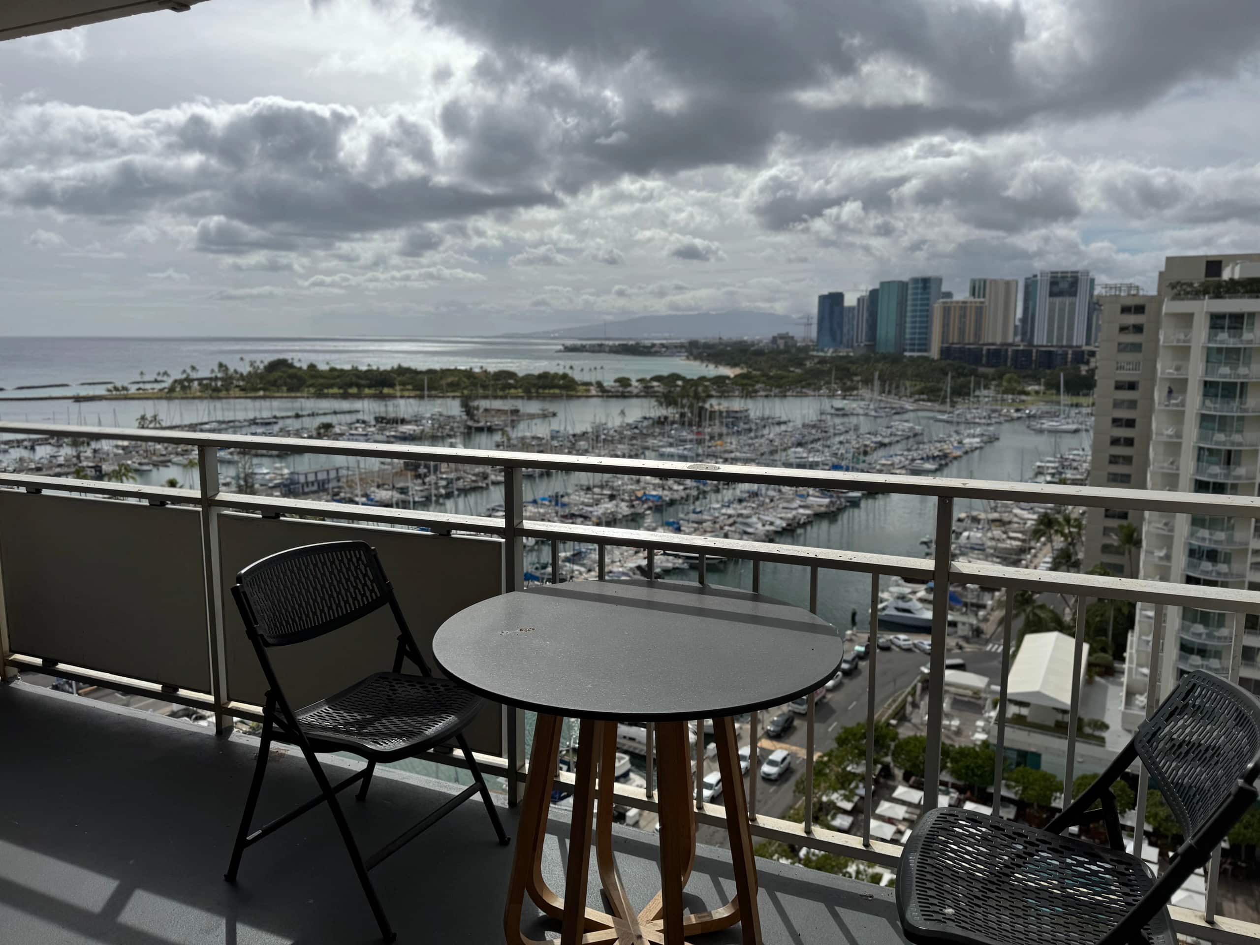Condo in Honolulu · ★5.0 · 1 bedroom · 2 beds · 1 private bath - Image 19