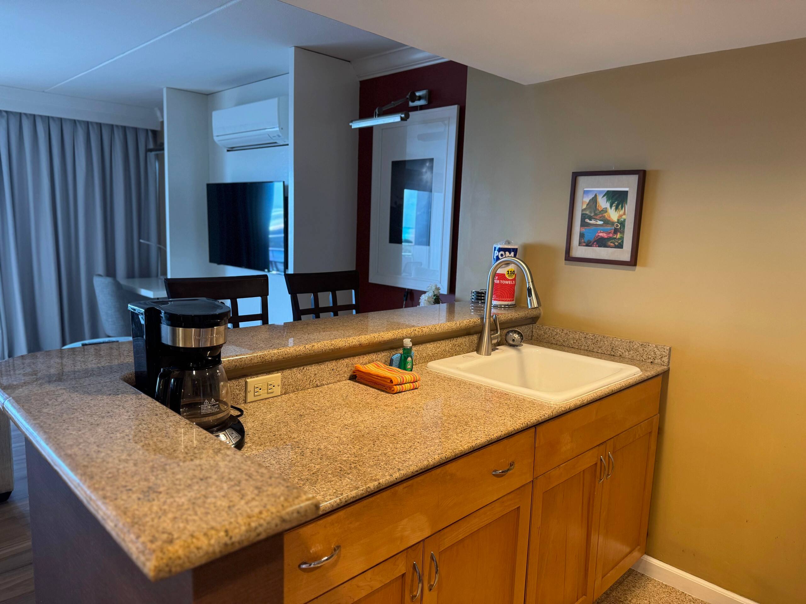 Condo in Honolulu · ★5.0 · 1 bedroom · 2 beds · 1 private bath - Image 16