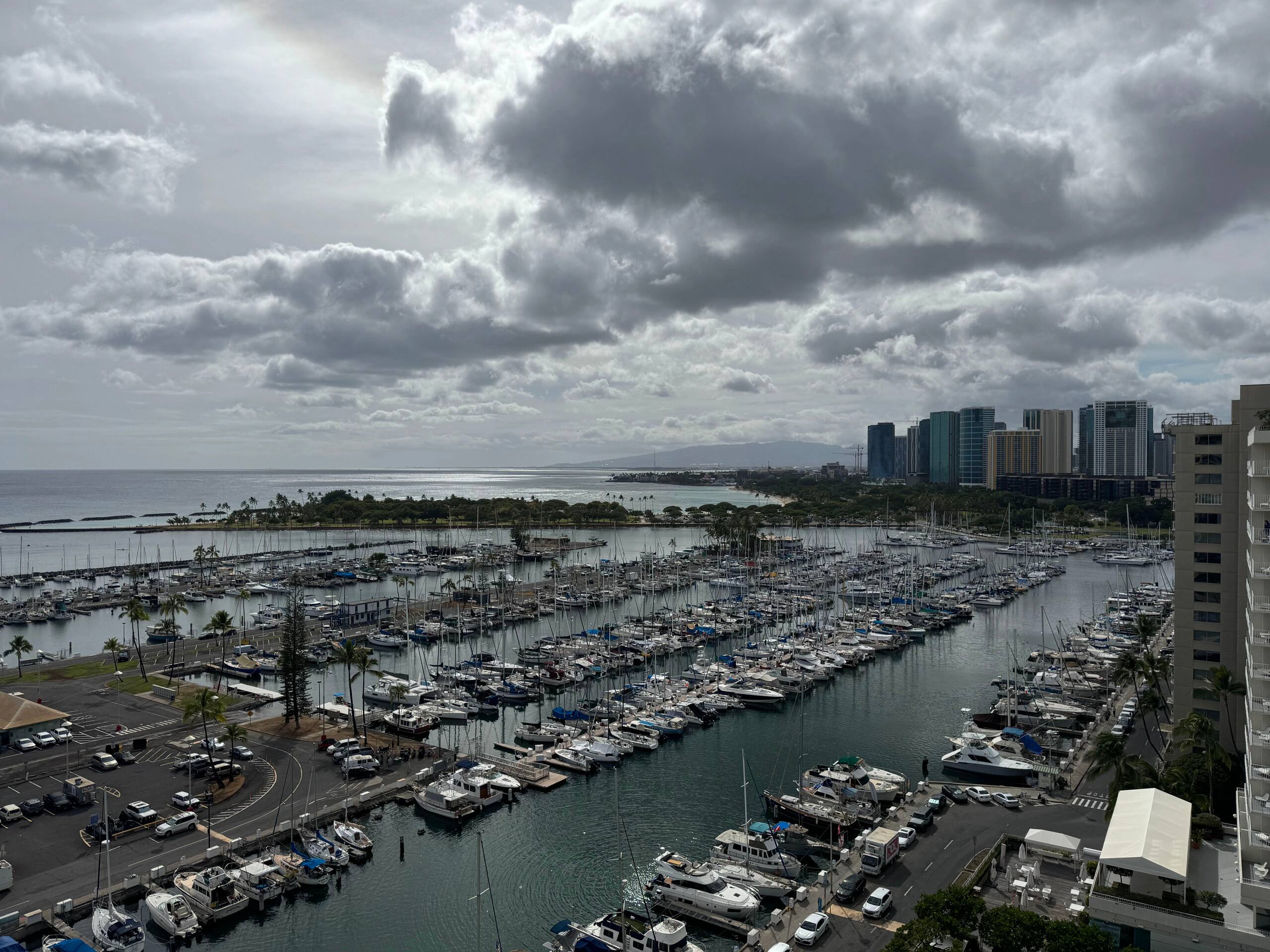 Condo in Honolulu · ★5.0 · 1 bedroom · 2 beds · 1 private bath - Image 14