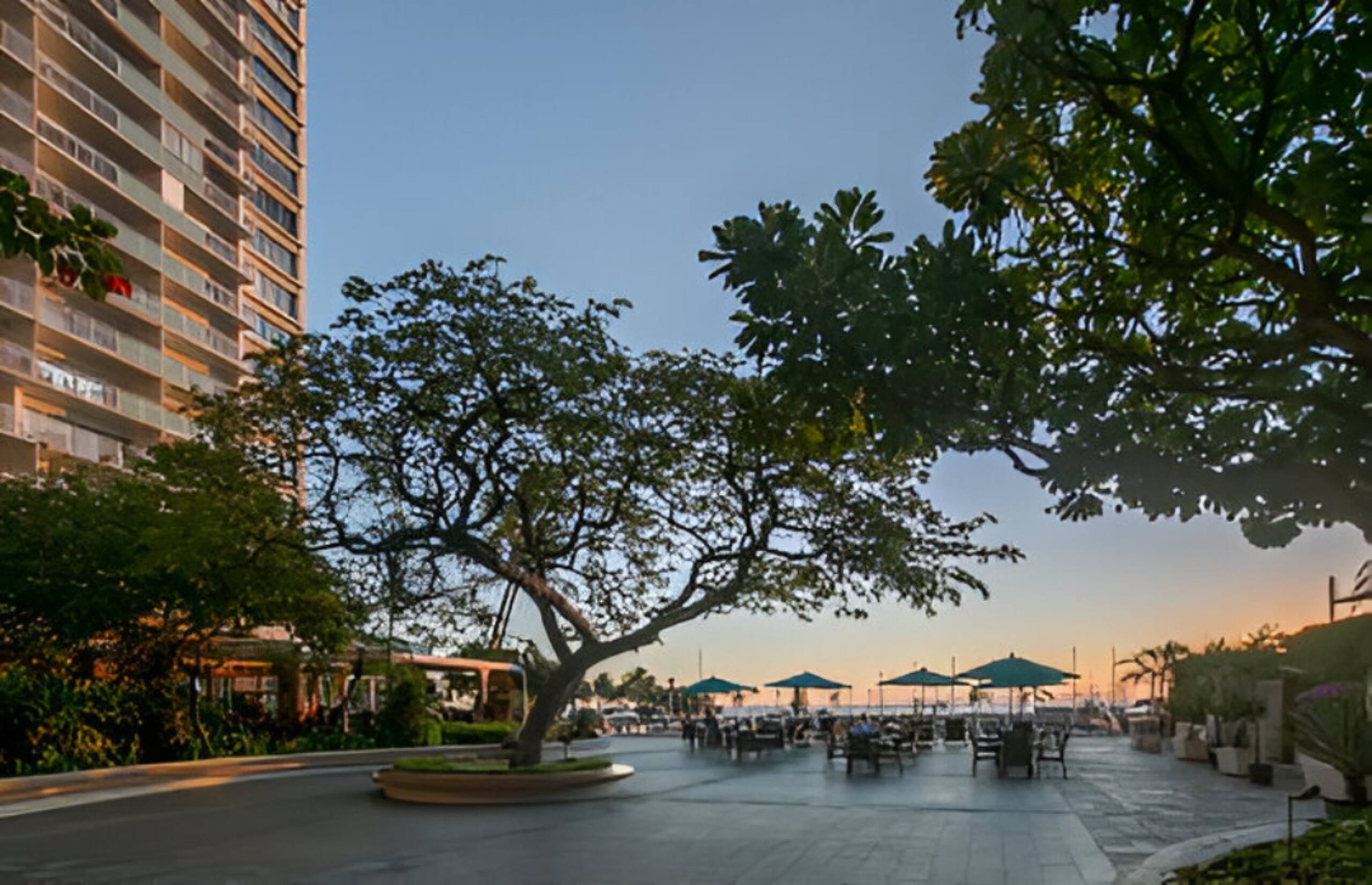 Condo in Honolulu · ★5.0 · 1 bedroom · 2 beds · 1 private bath - Image 37