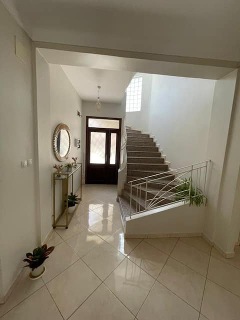 Warm and bright villa