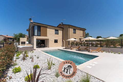 Popular Airbnb listing: Villa San Vincenti in Kadumi