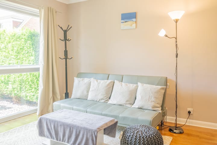 Guildford 4-bed • Long Stay Discounts Up To 40% - Woking