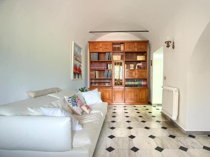Appartamento In Villa Nobiliare Vicino Ciclabile - Taggia
